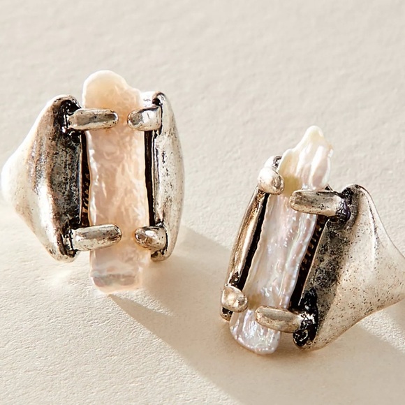 Free People Bold Rectangle Ring - Gold - Picture 4 of 11